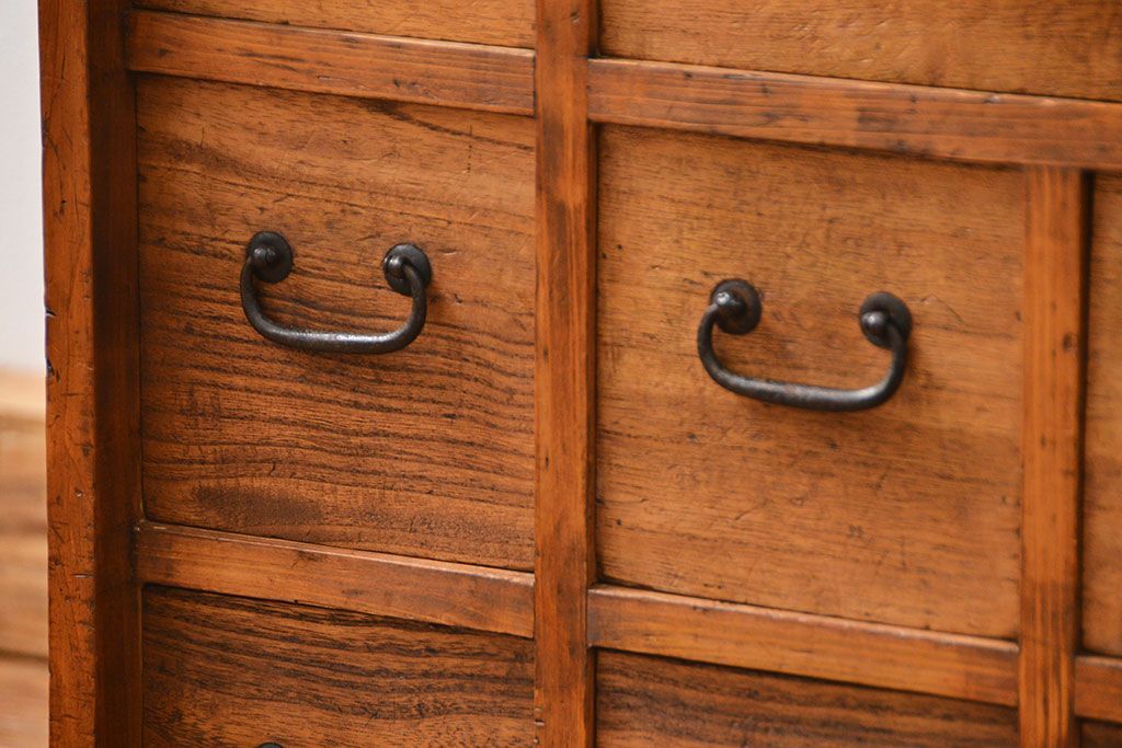 アンティーク家具　古民具・骨董 けんどん扉付きの小さな金庫箪笥(小引き出し、薬箪笥)