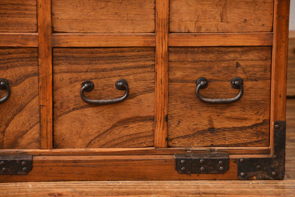 アンティーク家具　古民具・骨董 けんどん扉付きの小さな金庫箪笥(小引き出し、薬箪笥)