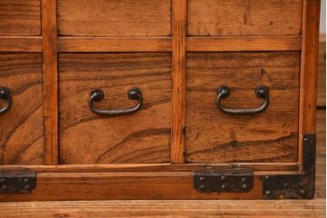 アンティーク家具　古民具・骨董 けんどん扉付きの小さな金庫箪笥(小引き出し、薬箪笥)
