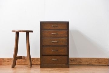レトロ家具　アンティーク レトロなデザインの五段小引き出し
