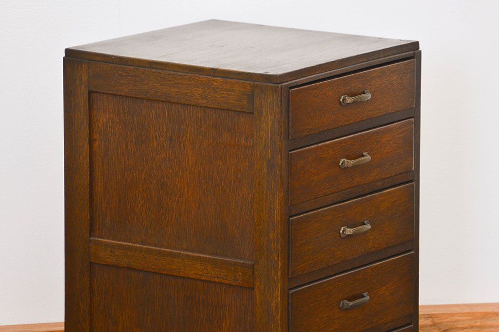 レトロ家具　アンティーク レトロなデザインの五段小引き出し