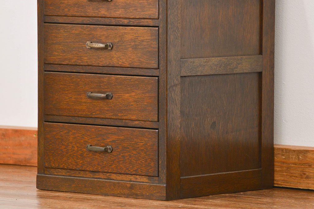 レトロ家具　アンティーク レトロなデザインの五段小引き出し