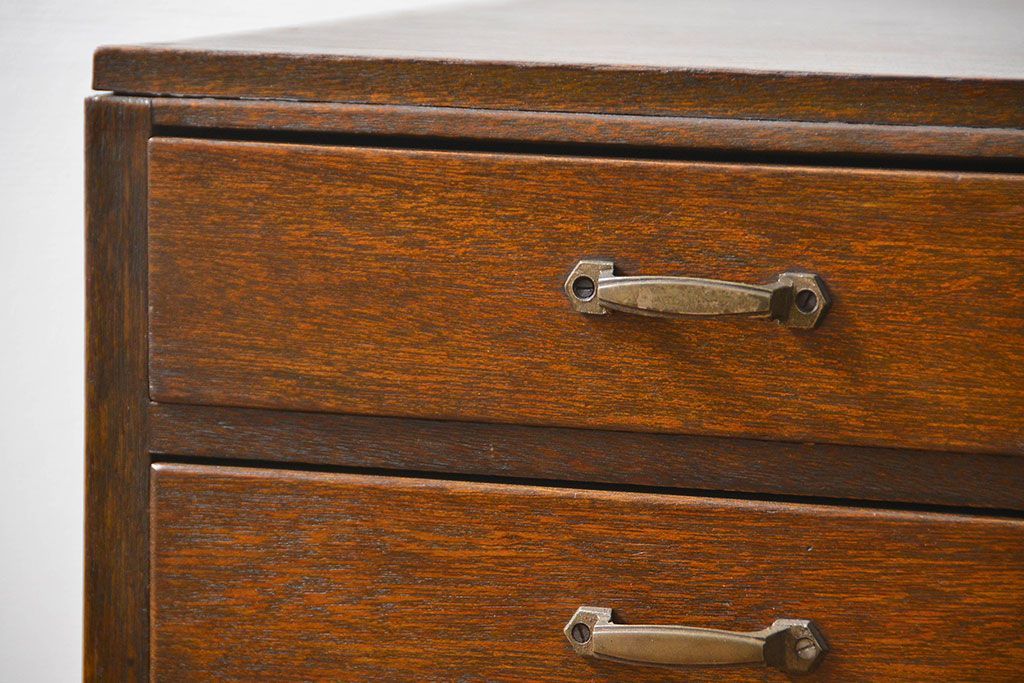 レトロ家具　アンティーク レトロなデザインの五段小引き出し