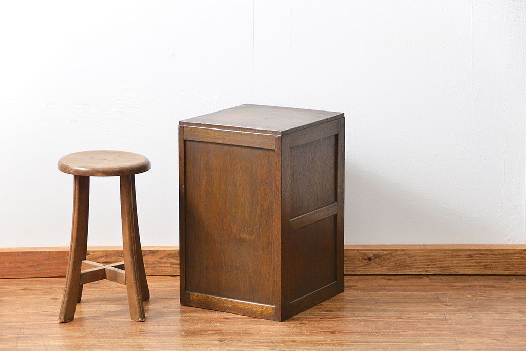 レトロ家具　アンティーク レトロなデザインの五段小引き出し