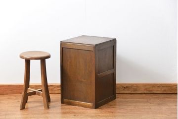 レトロ家具　アンティーク レトロなデザインの五段小引き出し