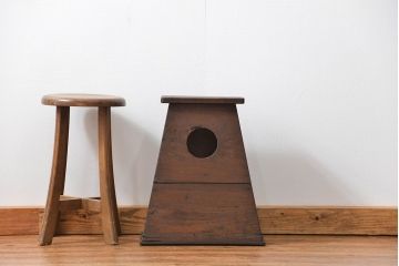 アンティーク レトロな古い木の踏み台(ステップ)