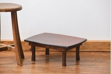 アンティーク家具　アンティーク 古い栓材の小さな変わり型ちゃぶ台(テーブル、机)