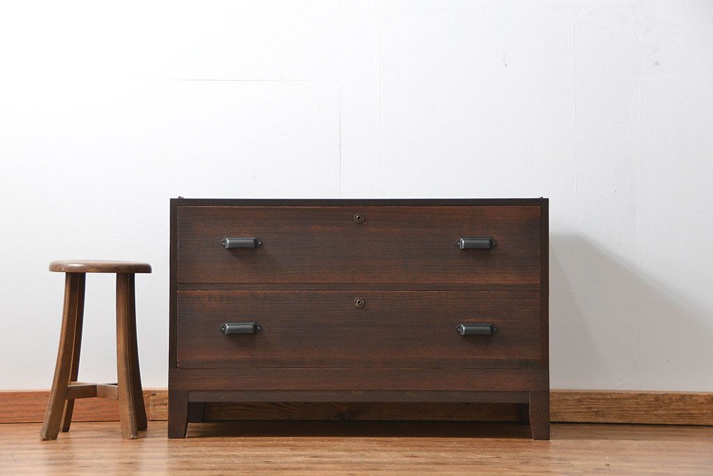 アンティーク家具　アンティーク 古い木のシンプルな脚付きローチェスト(1)(ローボード)