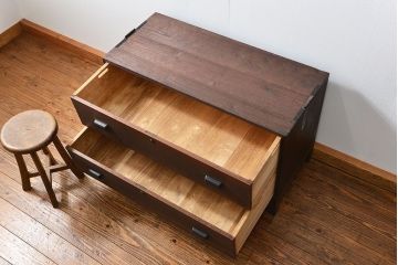 アンティーク家具　アンティーク 古い木のシンプルな脚付きローチェスト(1)(ローボード)