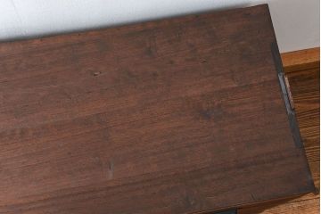 アンティーク家具　アンティーク 古い木のシンプルな脚付きローチェスト(1)(ローボード)