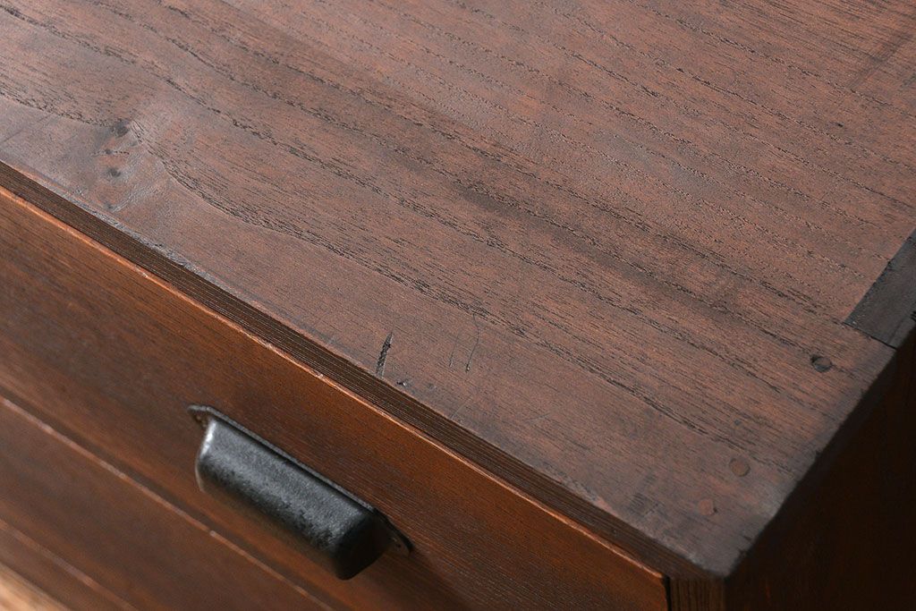 アンティーク家具　アンティーク 古い木のシンプルな脚付きローチェスト(1)(ローボード)