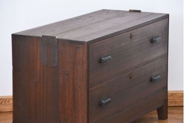 アンティーク家具　アンティーク 古い木のシンプルな脚付きローチェスト(1)(ローボード)