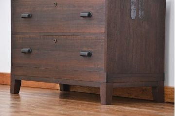 アンティーク家具　アンティーク 古い木のシンプルな脚付きローチェスト(1)(ローボード)