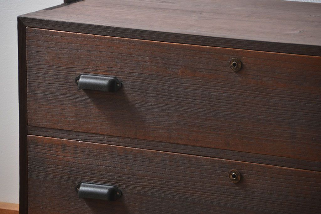 アンティーク家具　アンティーク 古い木のシンプルな脚付きローチェスト(1)(ローボード)