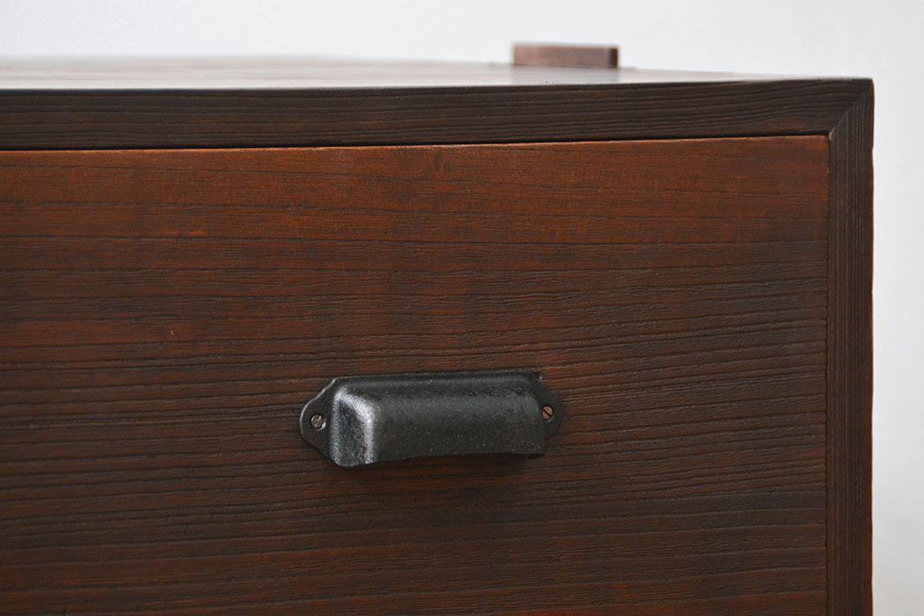 アンティーク家具　アンティーク 古い木のシンプルな脚付きローチェスト(1)(ローボード)