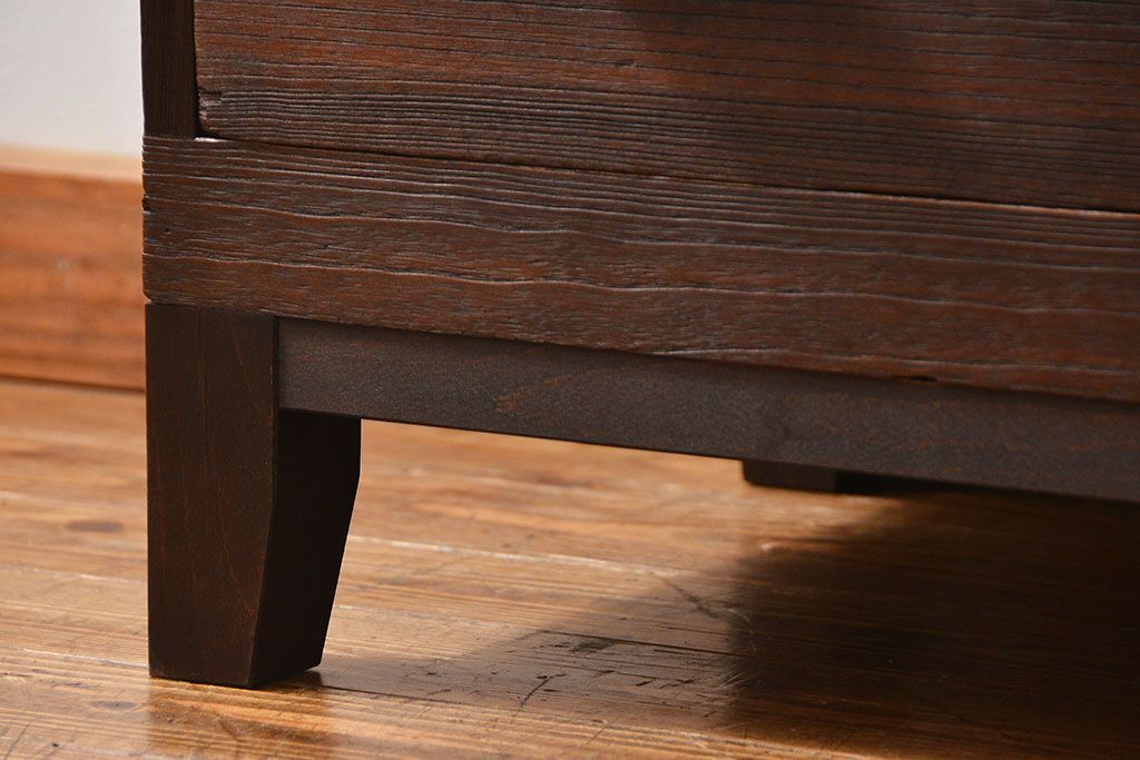 アンティーク家具　アンティーク 古い木のシンプルな脚付きローチェスト(1)(ローボード)