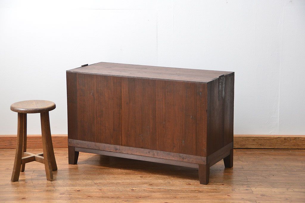 アンティーク家具　アンティーク 古い木のシンプルな脚付きローチェスト(1)(ローボード)