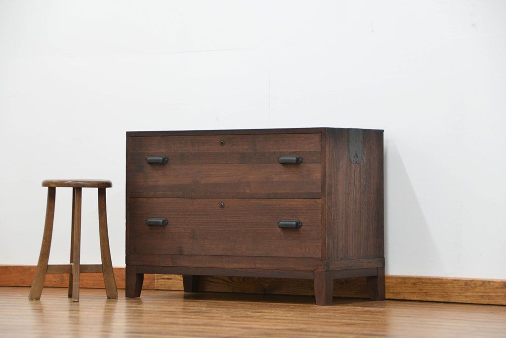 アンティーク家具　アンティーク 古い木のシンプルな脚付きローチェスト(2)(ローボード)