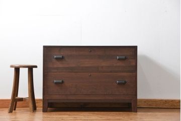 アンティーク家具　アンティーク 古い木のシンプルな脚付きローチェスト(2)(ローボード)