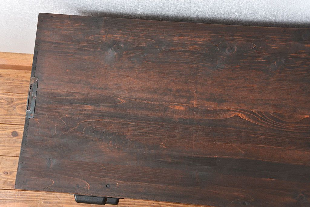 アンティーク家具　アンティーク 古い木のシンプルな脚付きローチェスト(2)(ローボード)