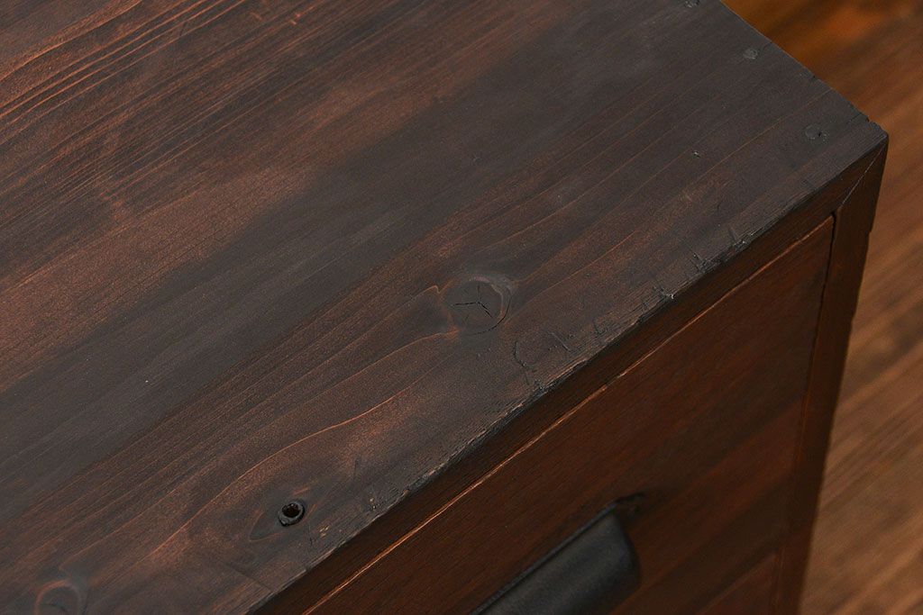 アンティーク家具　アンティーク 古い木のシンプルな脚付きローチェスト(2)(ローボード)