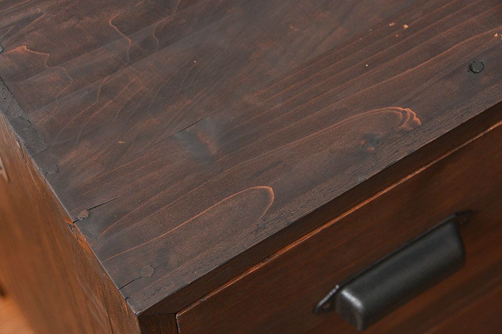 アンティーク家具　アンティーク 古い木のシンプルな脚付きローチェスト(2)(ローボード)