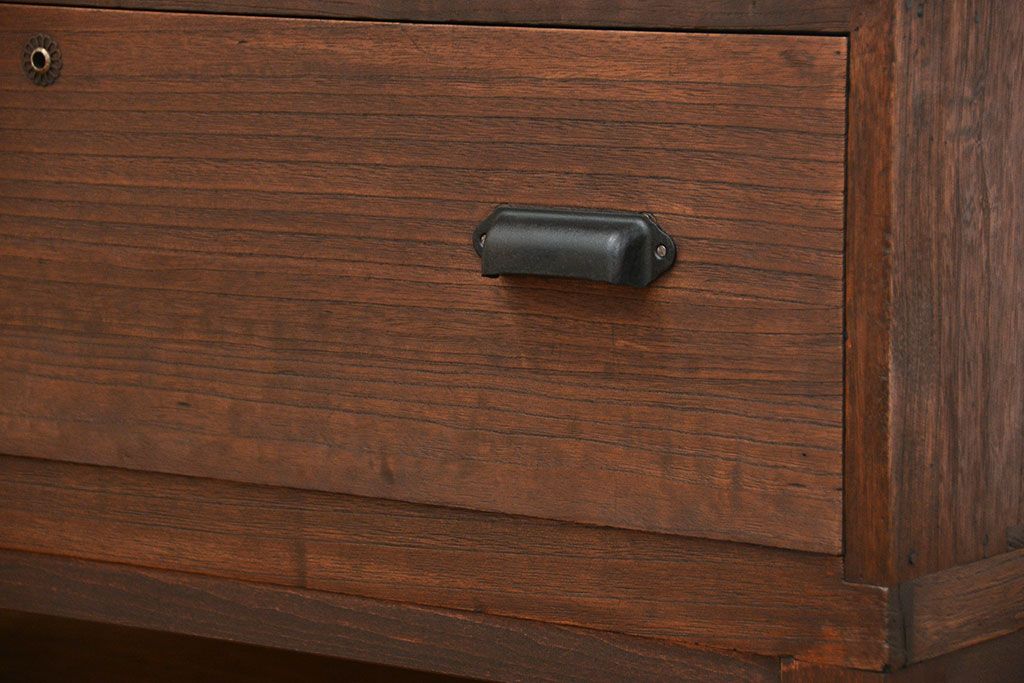 アンティーク家具　アンティーク 古い木のシンプルな脚付きローチェスト(2)(ローボード)