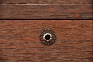 アンティーク家具　アンティーク 古い木のシンプルな脚付きローチェスト(2)(ローボード)