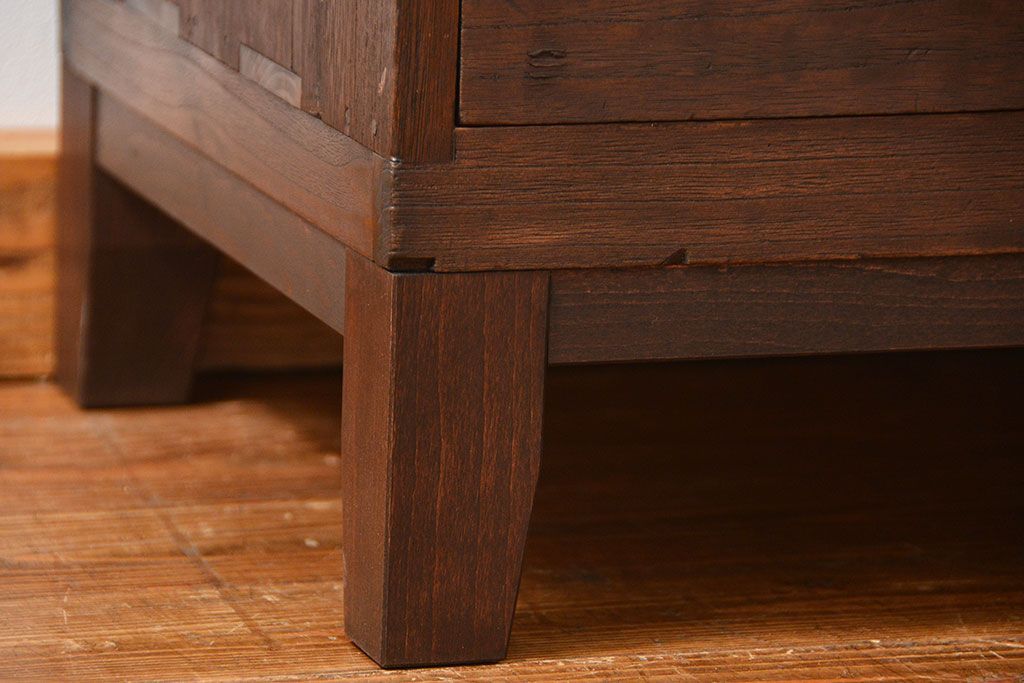 アンティーク家具　アンティーク 古い木のシンプルな脚付きローチェスト(2)(ローボード)