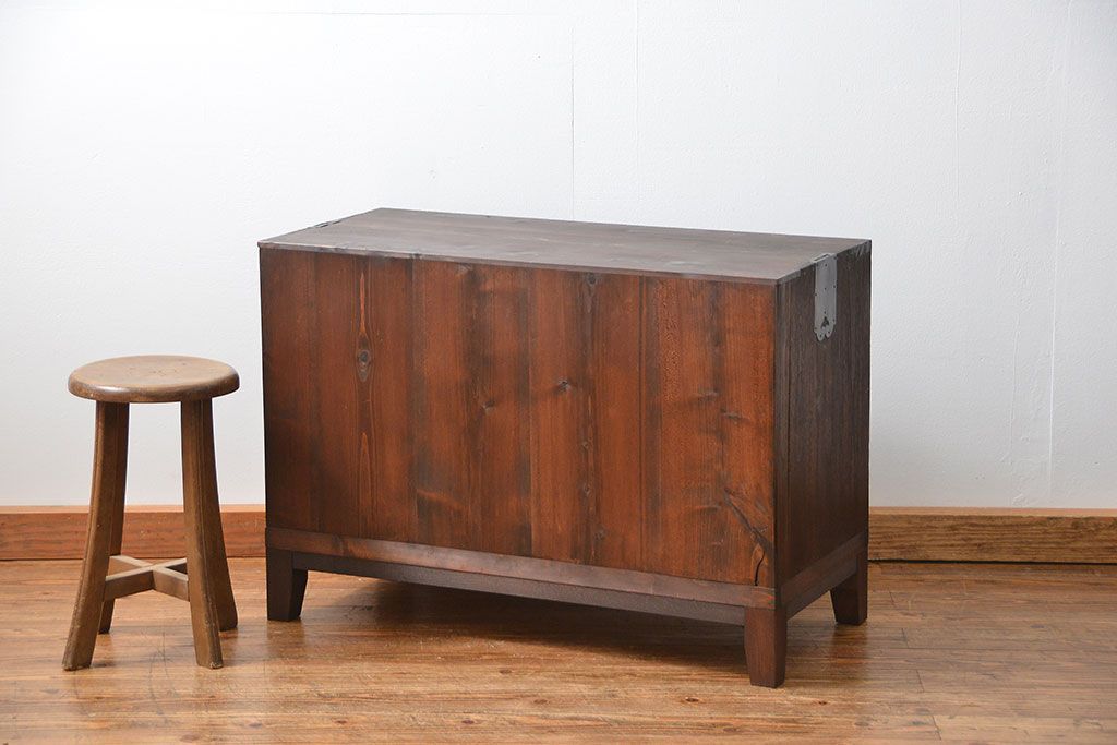 アンティーク家具　アンティーク 古い木のシンプルな脚付きローチェスト(2)(ローボード)