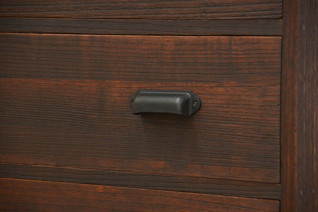 アンティーク家具　アンティーク 古い木のシンプルな脚付きローチェスト(3)(ローボード)