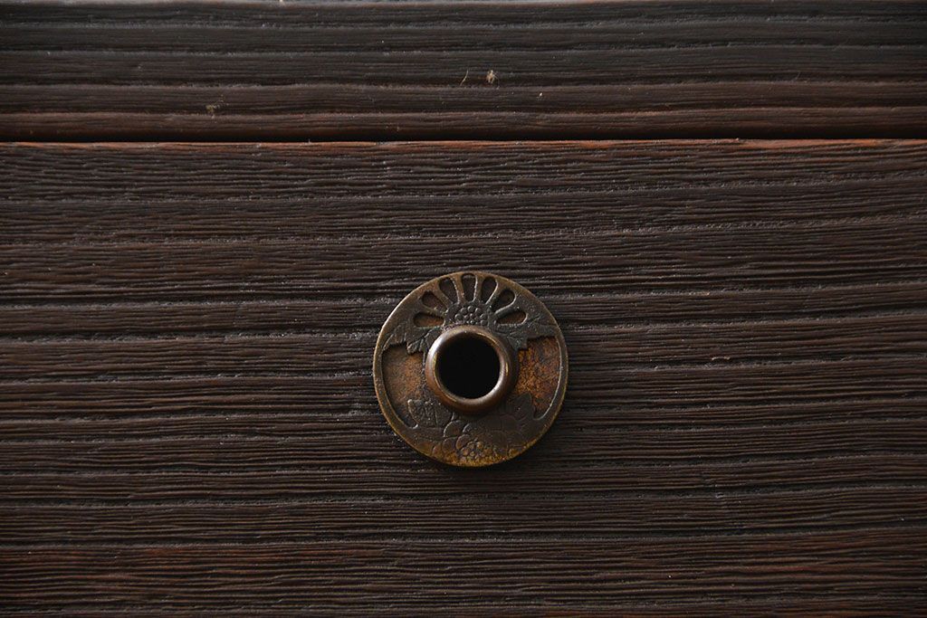 アンティーク家具　アンティーク 古い木のシンプルな脚付きローチェスト(3)(ローボード)