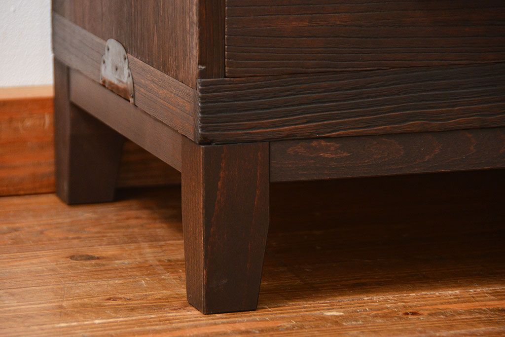 アンティーク家具　アンティーク 古い木のシンプルな脚付きローチェスト(3)(ローボード)