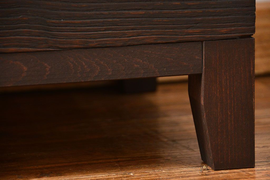 アンティーク家具　アンティーク 古い木のシンプルな脚付きローチェスト(3)(ローボード)