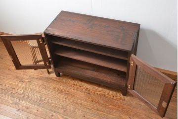 アンティーク家具　アンティーク 古い木の脚付きモールガラス収納棚(ローボード、飾り棚)