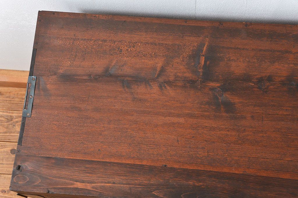 アンティーク家具　アンティーク 古い木の脚付きモールガラス収納棚(ローボード、飾り棚)