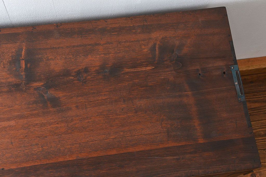 アンティーク家具　アンティーク 古い木の脚付きモールガラス収納棚(ローボード、飾り棚)