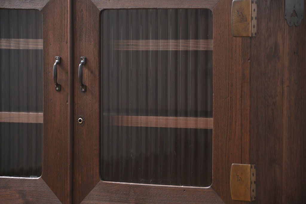 アンティーク家具　アンティーク 古い木の脚付きモールガラス収納棚(ローボード、飾り棚)