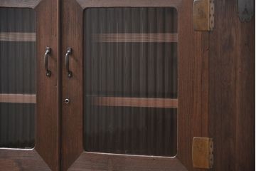 アンティーク家具　アンティーク 古い木の脚付きモールガラス収納棚(ローボード、飾り棚)