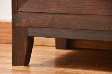 アンティーク家具　アンティーク 古い木の脚付きモールガラス収納棚(ローボード、飾り棚)