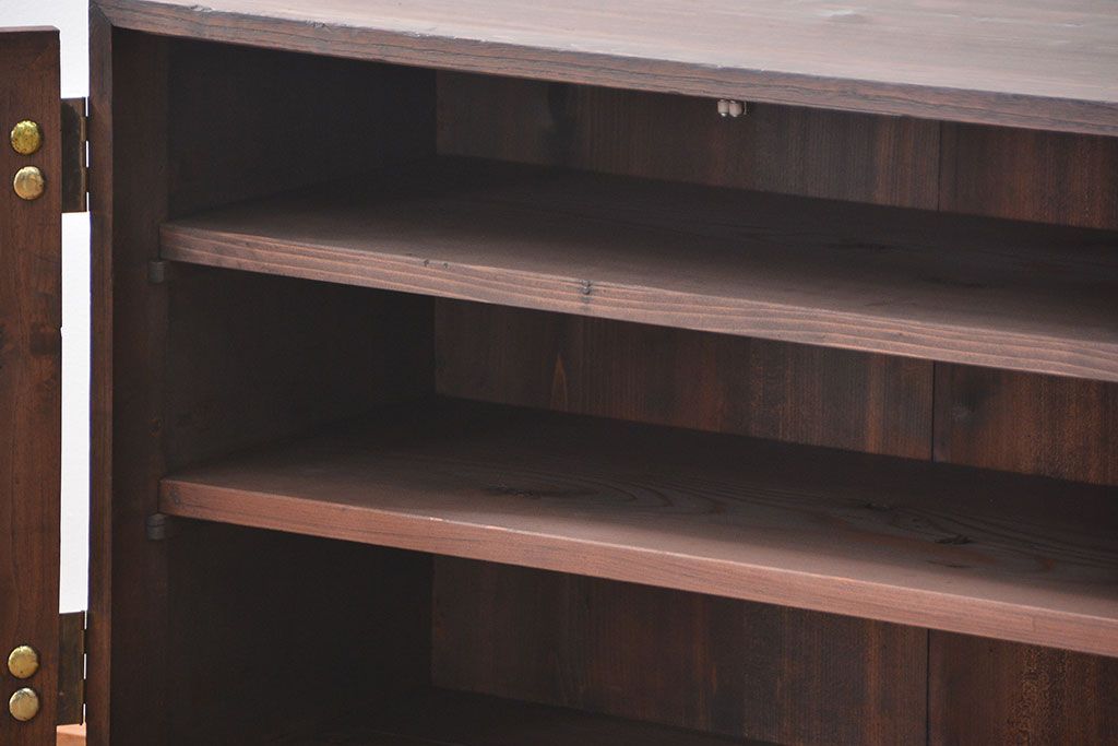 アンティーク家具　アンティーク 古い木の脚付きモールガラス収納棚(ローボード、飾り棚)