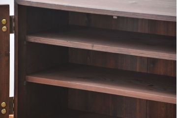 アンティーク家具　アンティーク 古い木の脚付きモールガラス収納棚(ローボード、飾り棚)