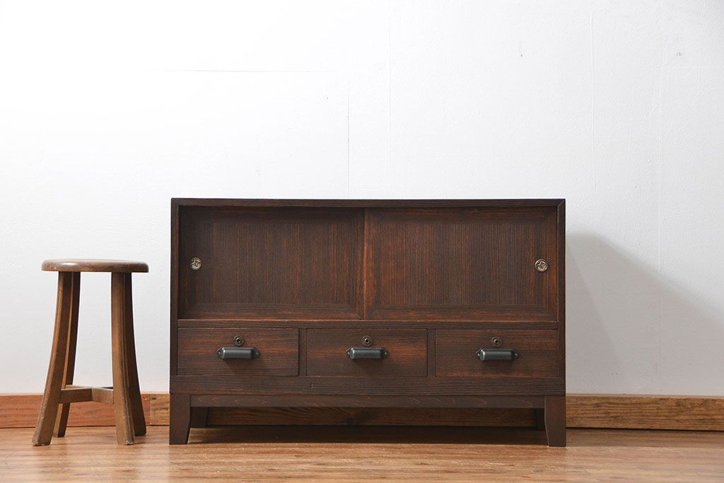 レトロ家具　昭和レトロ 古い木のシンプルな脚付きローボード(収納棚)