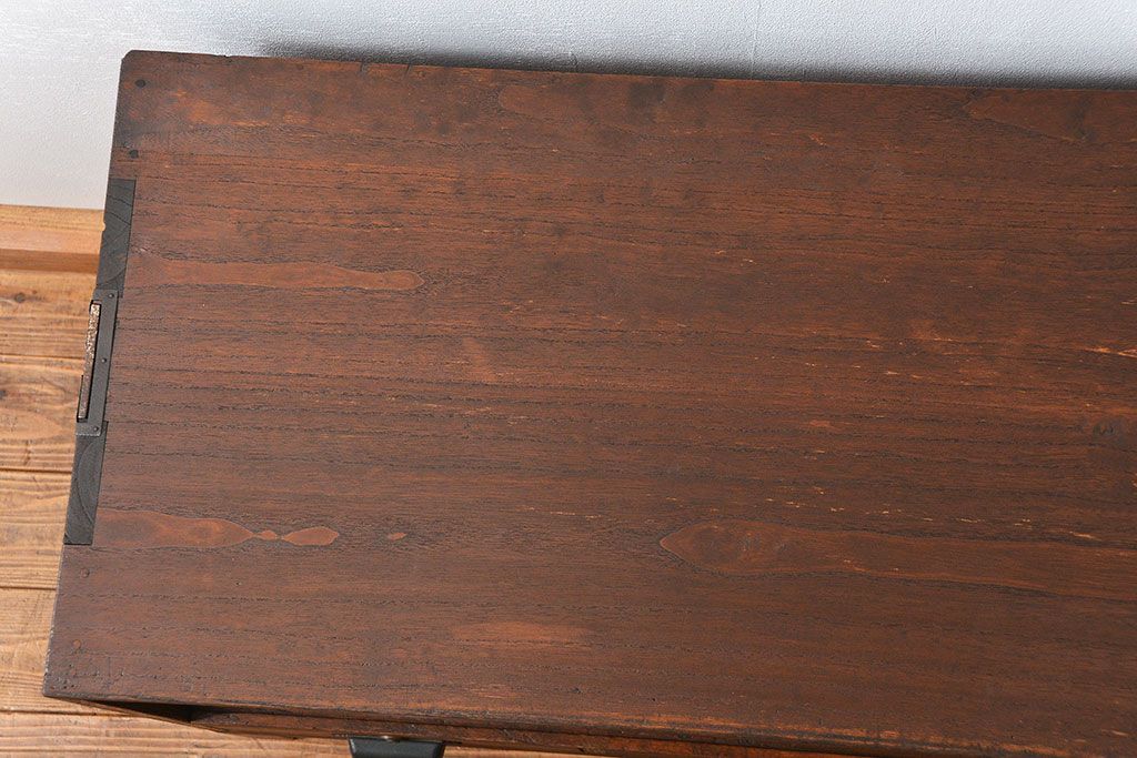 レトロ家具　昭和レトロ 古い木のシンプルな脚付きローボード(収納棚)