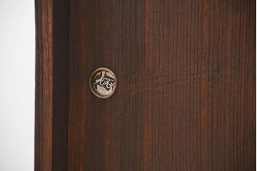 レトロ家具　昭和レトロ 古い木のシンプルな脚付きローボード(収納棚)