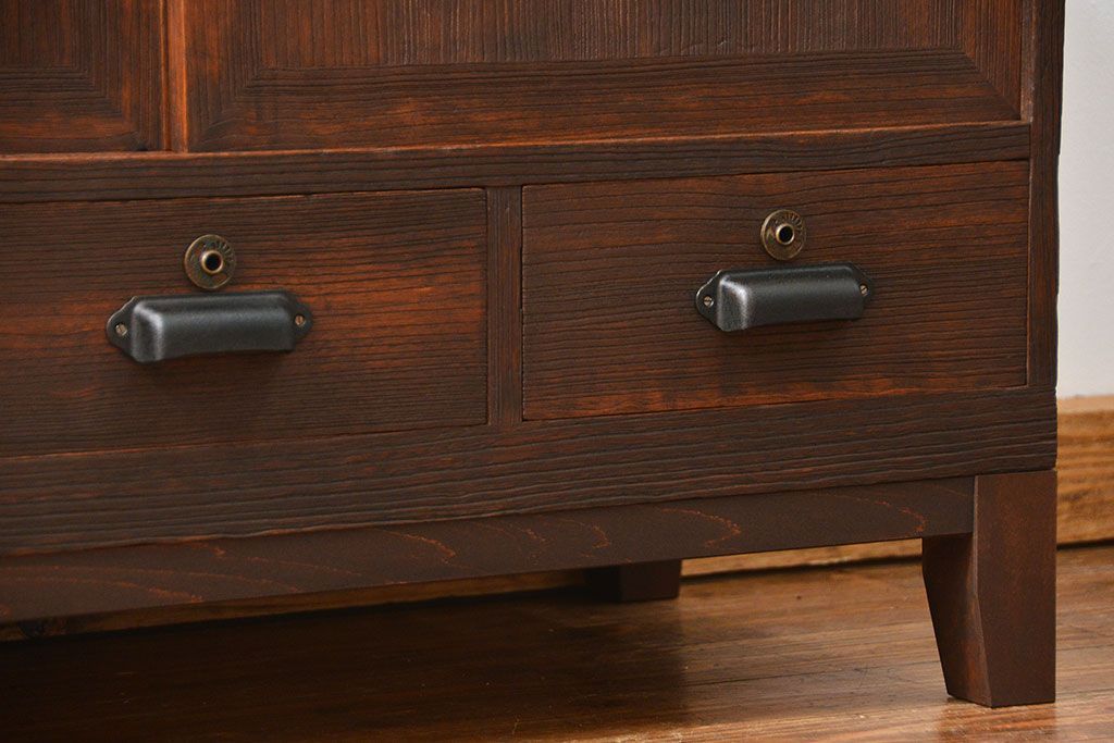 レトロ家具　昭和レトロ 古い木のシンプルな脚付きローボード(収納棚)