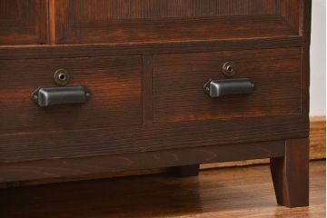 レトロ家具　昭和レトロ 古い木のシンプルな脚付きローボード(収納棚)