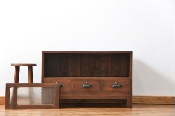 レトロ家具　昭和レトロ 古い木のアンティークダイヤガラス脚付きローボード(収納棚、TVボード)