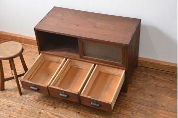 レトロ家具　昭和レトロ 古い木のアンティークダイヤガラス脚付きローボード(収納棚、TVボード)