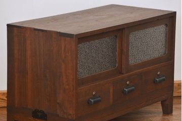 レトロ家具　昭和レトロ 古い木のアンティークダイヤガラス脚付きローボード(収納棚、TVボード)